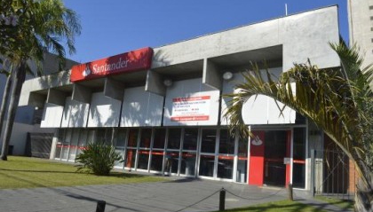 Agência foi lacrada pela fiscalização da Prefeitura de Osvaldo Cruz e reabertura só ocorre mediante decisão judicial (Foto: Daniel Torres/Cidade Aberta).