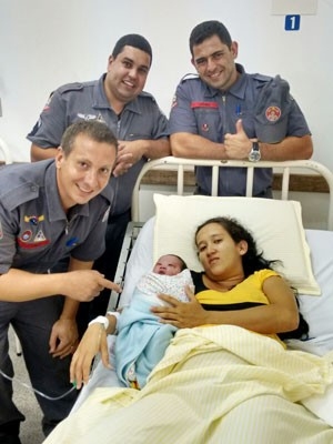 Bebê nasceu na madrugada desta terça-feira (Foto: Corpo de Bombeiros/Cedida).