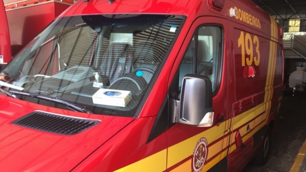 Equipe de resgate do Corpo de Bombeiros de Osvaldo Cruz retirou o corpo do rapaz, da represa (Reprodução/Portal FM Metrópole).