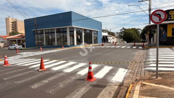 Proibido virar para a esquerda na Alameda Braulio Molina Frias, no cruzamento com a Rua Heitor Freire de Carvalho (Siga Mais).