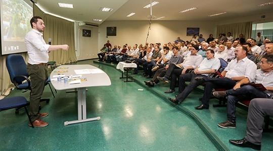 Secretário de Desenvolvimento Regional, Marco Vinholi, anuncia novo programa aos prefeitos e lideranças da região de Presidente Prudente (Fotos: GovernoSP).