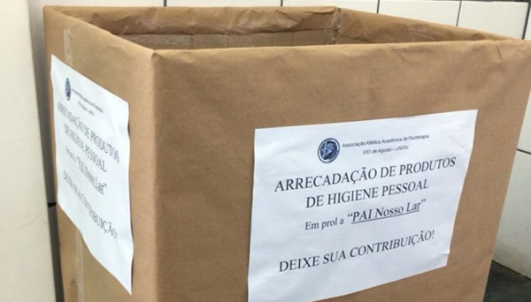Caixa onde podem ser depositados os donativos está na Fisioclínica, no Câmpus III (Foto: UniFAI).