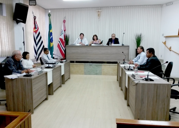 Câmara aprova revisão salarial para funcionários públicos e tira prefeito, vice e secretários da decisão (Foto: Arquivo).