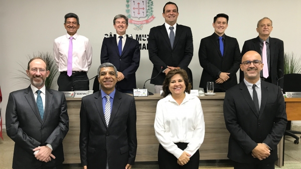 Vereadores da atual legislatura, na última sessão ordinária realizada nesta segunda-feira, 14 de dezembro (Foto: Paulo Henrique de Brito).