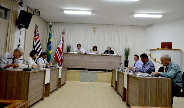 Vereadores aprovam “mudos” o orçamento de 2016 em primeira discussão