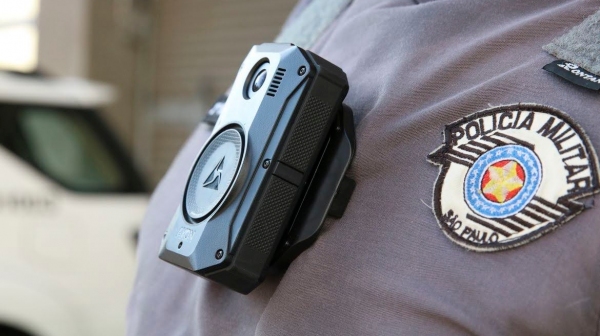 Conforme a pesquisa, letalidade policial vem caindo desde 2019, principalmente nos 62 batalhões que passaram a adotar as câmeras operacionais portáteis em sua rotina (Rovena Rosa/Agência Brasil).