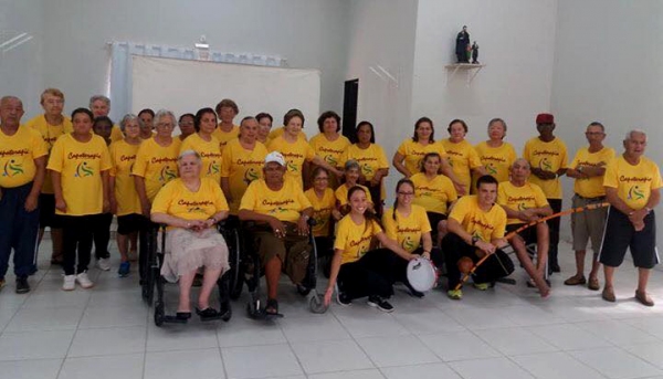 Capoterapia, desenvolvida junto aos idosos do Lar dos Velhos, foi uma das atividades apresentadas na Semana do Idoso, em Adamantina (Foto: Cedida).