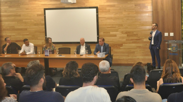 Lucas Bonora no evento de lancamento em Campinas (Cedida/Acervo Pessoal).