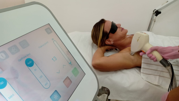 Sessão de depilação a laser acontece nesta quarta-feira, 22, em Adamantina, na Clínica Vitalize (Divulgação).