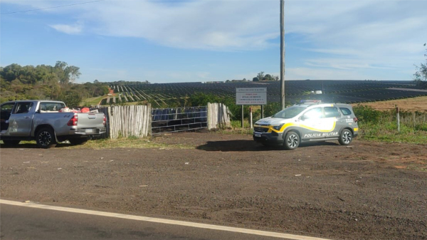 Picape flagrada no local pelo policiamento (Cedida/PM Rodoviaria).