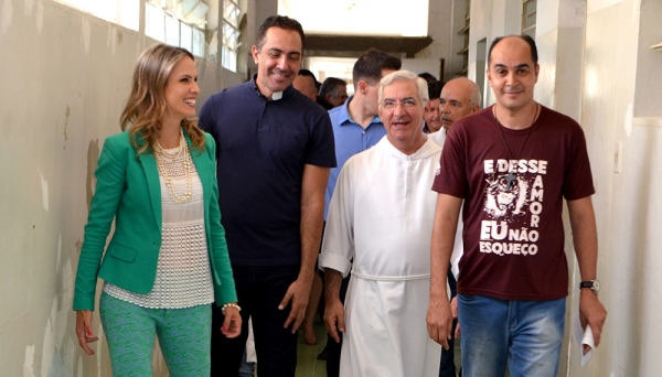 Frei Francisco, da Associação e Fraternidade São Francisco de Assis na Providência de Deus, é recebido em Adamantina (Foto: Maikon Moraes/Siga Mais).