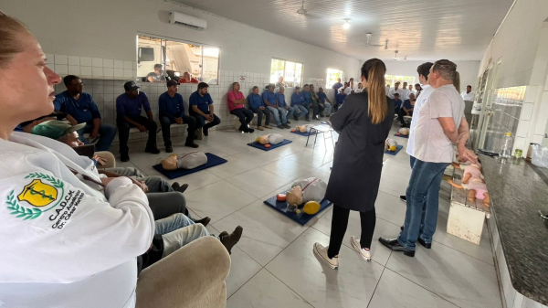 Atividade levou conhecimento da sala de aula para a comunidade (Imagem: Dezolina Franciele).
