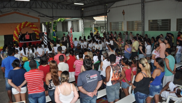 Estudantes são alvo de programa desenvolvido pelo Corpo de Bombeiros, que formou nova turma na EMEF Teruyo Kikuta (Foto: Assessoria de Imprensa).