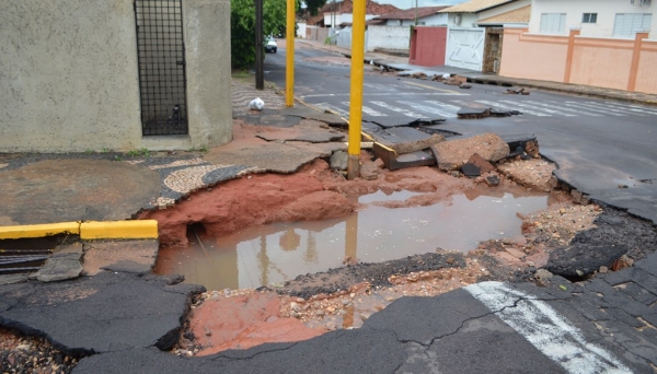 Alameda Santa Cruz, esquina com Rua Joaquim Nabuco (Foto: Siga Mais).