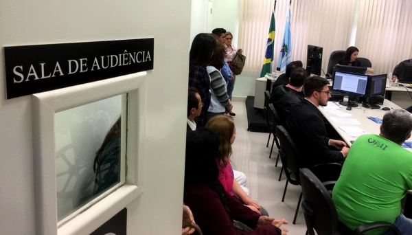 Mais de 100 funcionários  compareceram pessoalmente à Vara da Justiça do Trabalho, em Adamantina, e aderiram à proposta da Instituição (Foto: Siga Mais).