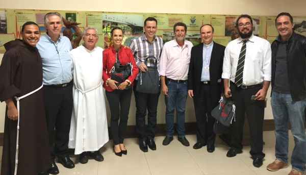 Dirigentes do PAI Nosso Lar, autoridades e lideranças são recebidos pelo Frei Francisco, que dirige a Associação e Fraternidade São Francisco de Assis na Providência de Deus, sediada em Jaci (Foto: Da Assessoria).