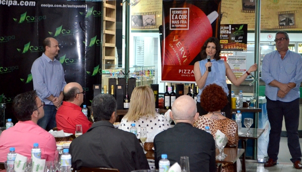 Cocipa  e Vinícola Pizzato promovem noite de degustação de vinhos na loja de conveniência do Auto Posto Cocipa em Adamantina (Fotos: Maikon Moraes/Siga Mais).