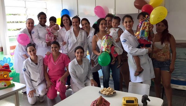 Confraternização foi realizada na pediatria da Santa Casa, junto aos pacientes hospitalizados, acompanhados de suas mães (Foto: UniFAI).