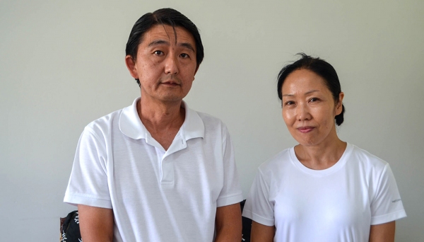 O terapeuta Nelson Matsuda e a acupunturista e massoterapeuta sensei Hiromi Matsuda, realizam atendimentos em Adamantina (Foto: Maikon Moraes).
