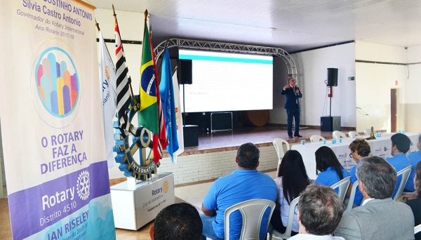 José Luiz Toro da Silva ministrou o Seminário (Foto: Assessoria de Imprensa/ Rotary Club de Adamantina).