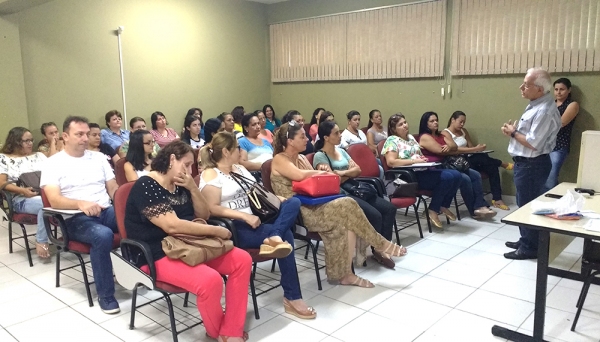 Treinamento para merendeiras das creches foi realizado pela Secretaria Municipal de Educação de Adamantina (Foto: Da Assessoria).