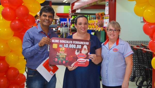 Aline Gonzales Ferraresso, de Adamantina, fez suas compras no Supermercado Godoy e ganhou prêmio de R$ 40 mil (Foto: Maikon Moraes).