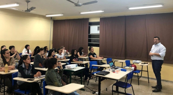 Presidente do Sincomercio, Sérgio Vanderlei, realizou palestra para estudantes do curso de Gestão Comercial (Fotos: Da Assessoria).