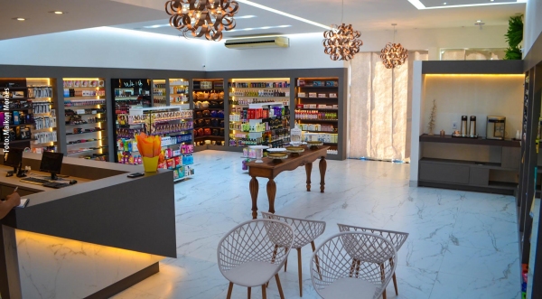 Pharmácia Chamomilla apresenta seu novo espaço, no mesmo endereço: Rua Deputado Salles Filho, 363, centro de Adamantina (Fotos: Maikon Moraes).