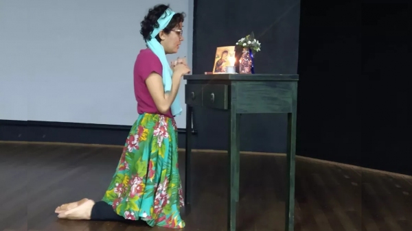 Uma das 12 cenas que serão apresentadas pela Companhia Multiverso Teatral, de Adamantina, neste sábado (Foto: Letícia Rodrigues).