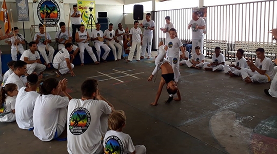 Grupo de Capoeira Estrela da Barra, trabalhando pela capoeira em Adamantina e região (Imagens: Acervo Pessoal).