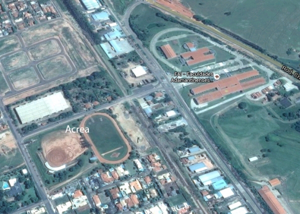 Localizada cerca de 200m do campus II, praça esportiva da ACREA será transformada em polo para atendimento a crianças (Foto: Google).