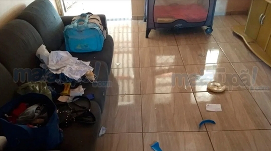 Mulher e a criança de 1 ano e 2 meses foram presos na própria casa, pelo companheiro (Reprodução/Site Mais Tupã).