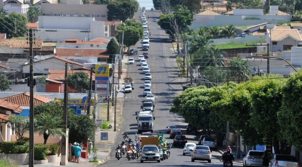Carreata circulou pelas principais ruas de Adamantina (Foto: Cristiano Nascimento / Metrópole FM)