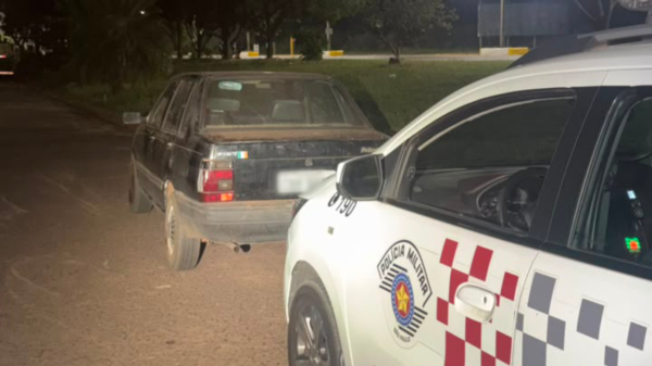 Carro foi interceptado e recuperado pelos policiais em flagrante de tentativa de furto (Cedida/PM).