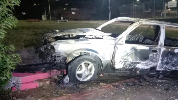 Carro avançou na calçada, em uma praça, e atropelou a menina de dois anos (Foto: PolÃcia Civil).