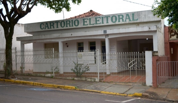 Cartório Eleitoral de Adamantina fica na Alameda Fernão Dias, 219, centro (Foto: Acácio Rocha).