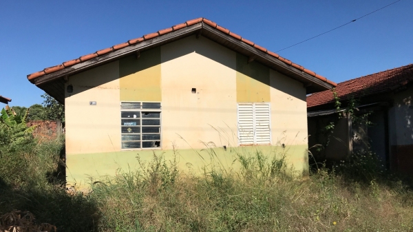Casas da CDHU eram habitadas irregularmente, foram desocupadas e repassadas à Prefeitura, que agora deverá fazer as obras dos imóveis (Foto: Siga Mais).