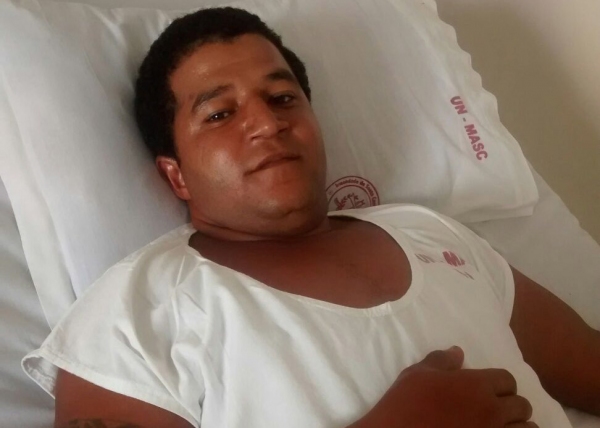 Ajudante geral José Luiz de Oliveira Pereira foi picado por cobra jararaca no sábado, no Parque dos Pioneiros, e segue hospitalizado na Santa Casa (Foto: Arquivo Pessoal).