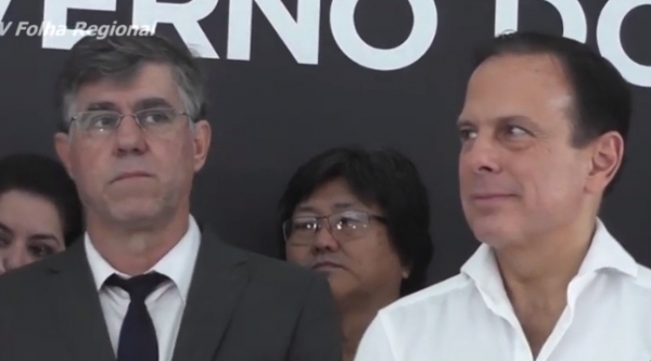 Prefeito Márcio Cardim e o governador João Dória (Reprodução/TV Folha Regional).