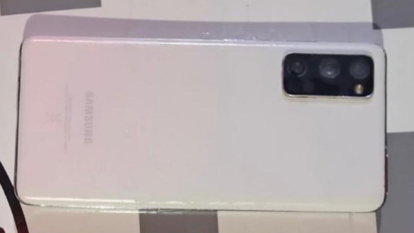 Celular furtado foi recuperado pelos policiais (Cedida/PM).