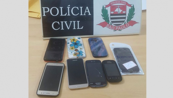 Aparelhos celulares foram recuperados pela Polícia Civil de Adamantina (Foto: Cedida/Polícia Civil).