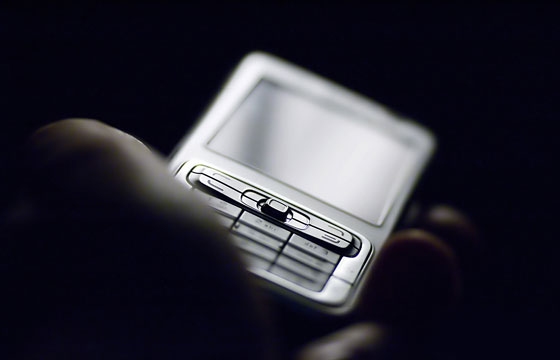 Mulher usou filho de 6 anos para furtar celular em agência do INSS, em Dracena (Foto: Ilustração).