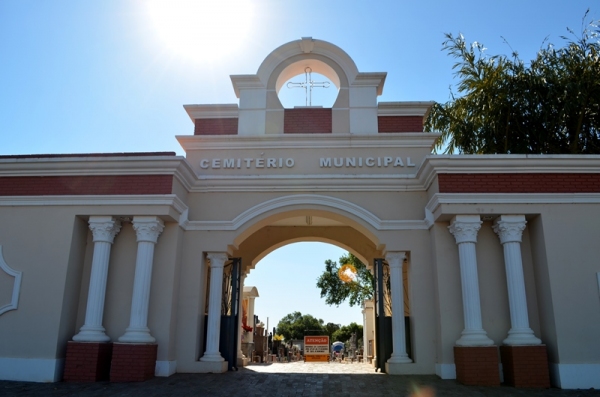 Finados: Reformas de túmulos devem ser concluídas até o dia 25 (Foto: Acácio Rocha).