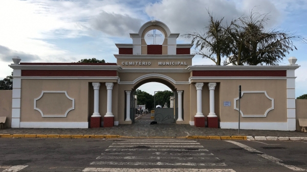 Cemitério de Adamantina (Foto: Siga Mais).
