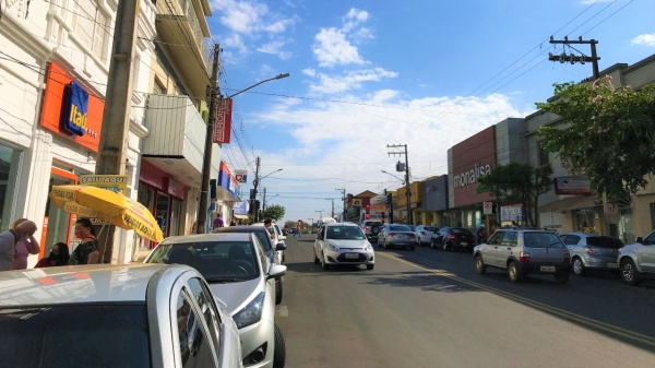 Avenida Rio Branco, centro de Adamantina (Foto: Siga Mais).