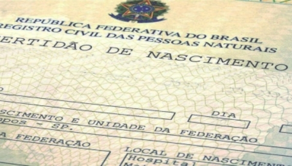 Justiça autoriza registro de duas mães e um pai em certidão de nascimento (Reprodução).
