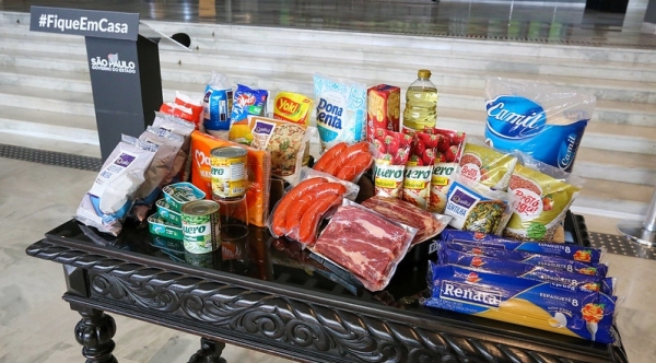 Itens que irão compor as cestas foram apresentados em coletiva à imprensa nesta terça-feira (7), no Palácio dos Bandeirantes. Distribuição vai começar dia 17 de abril, inicialmente na Grande São Paulo e depois avança pelo litoral e interior (Governo de SP).