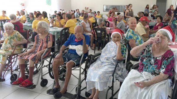 Almoço de confraternização com os idosos da capoterapia e do Lar dos Velhos encerram as atividades de 2018 da Secretaria de Assistência Social e do CRAS (Da Assessoria).