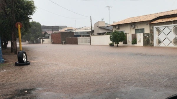 Alameda Maria Cândida Romanini, proximidades do cruzamento com a Rua Osvaldo Cruz (Foto: Siga Mais)