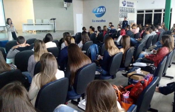 Programação, que se estende até esta quarta-feira, 24, prevê quatro palestras voltadas para o aprimoramento das técnicas profissionais relacionadas à saúde bucal. (Foto: Daniel Torres)